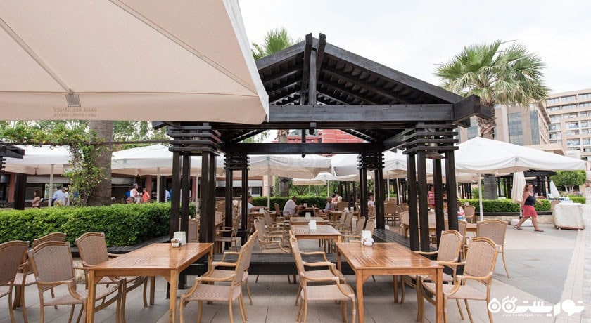 محوطه نشیمن رستوران فضای باز